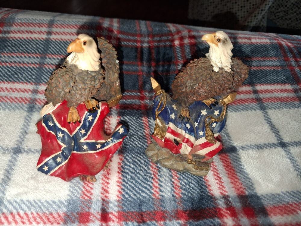 American Bald Eagle Statue Figure Patritoic Shelf USA Flag